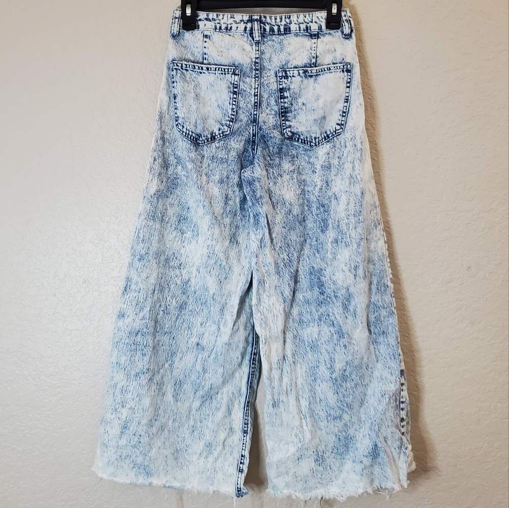 Almost Famous High Rise Acid Wash Skater Jeans Bell bottom Flared Pants Size 1 - Picture 2 of 3